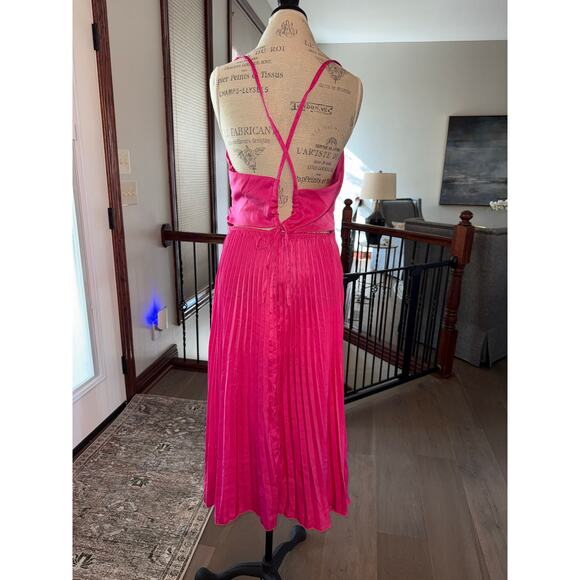 Women's Boho Hot Pink V Neck  Pleated Midi Crossover Dress Tie Back SZ L NWOT - Picture 4 of 5